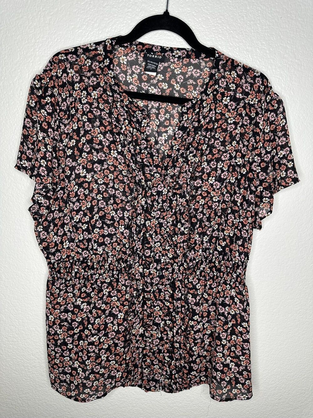 Torrid Shirt Womens 2X Black Floral Ruffle V Neck Smocked Waist Peplum Ditsy